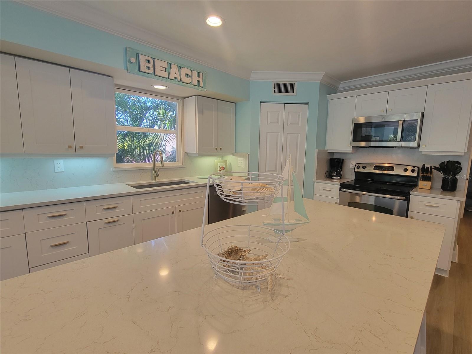 ANNA MARIA BEACH - Residential