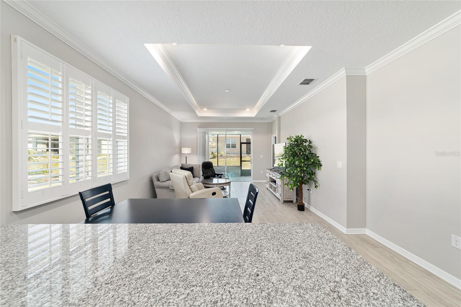 ON TOP OF THE WORLD - Residential