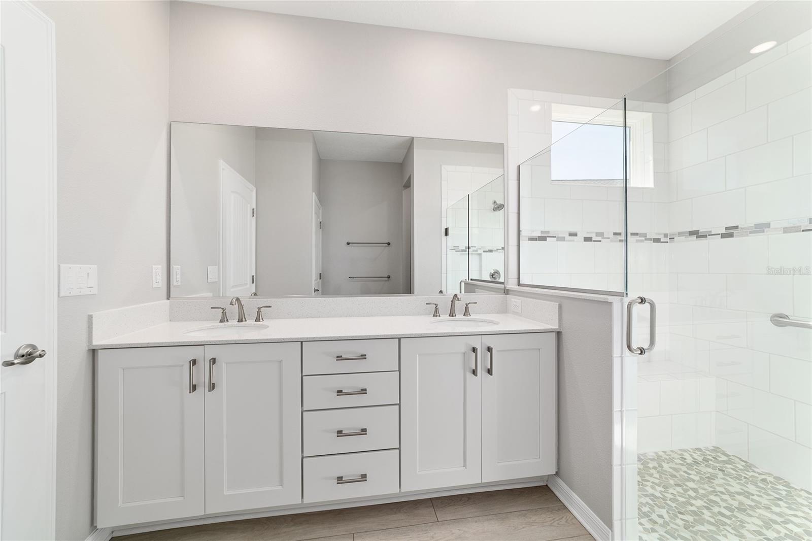 ON TOP OF THE WORLD - Residential