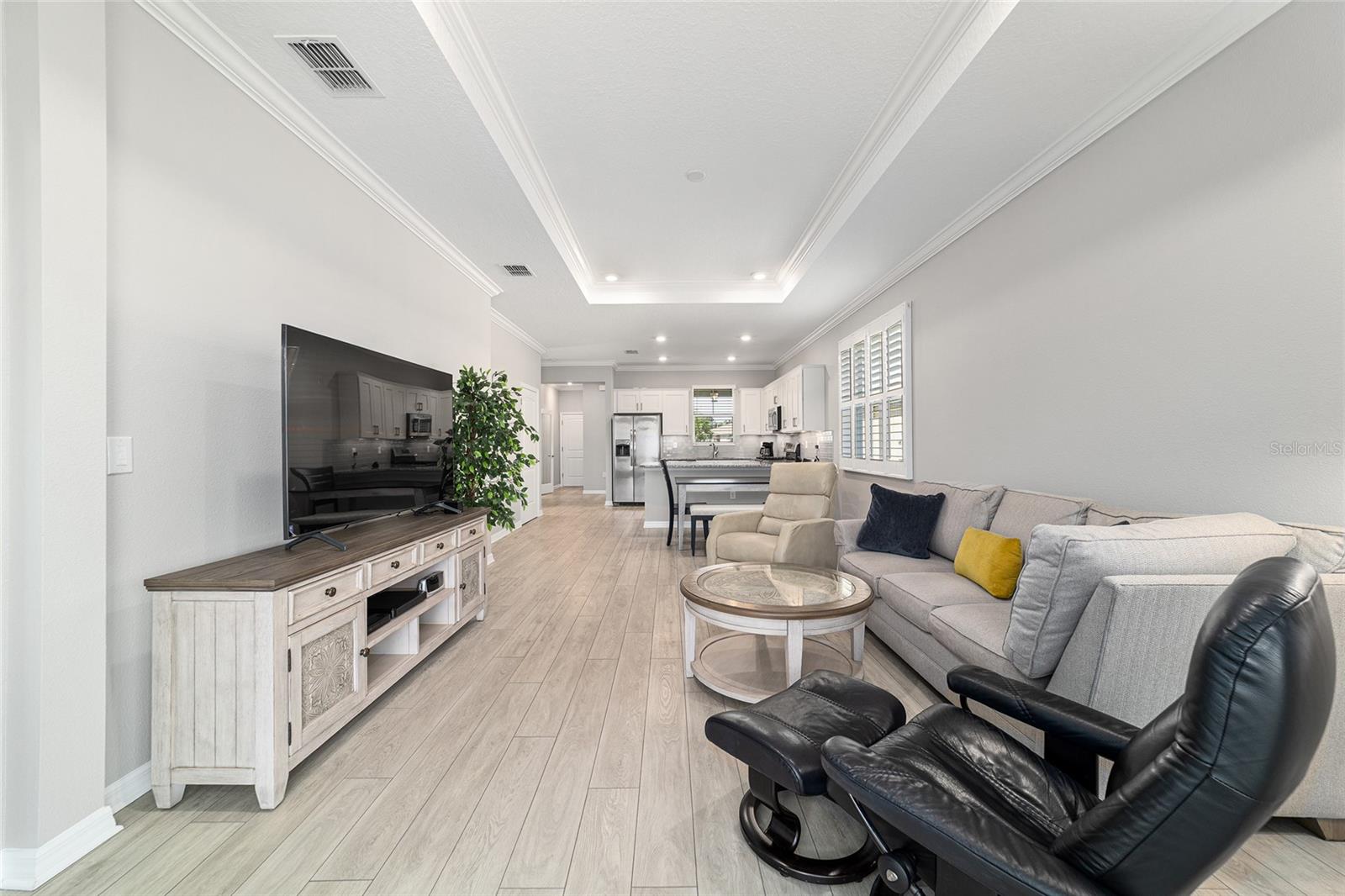 ON TOP OF THE WORLD - Residential