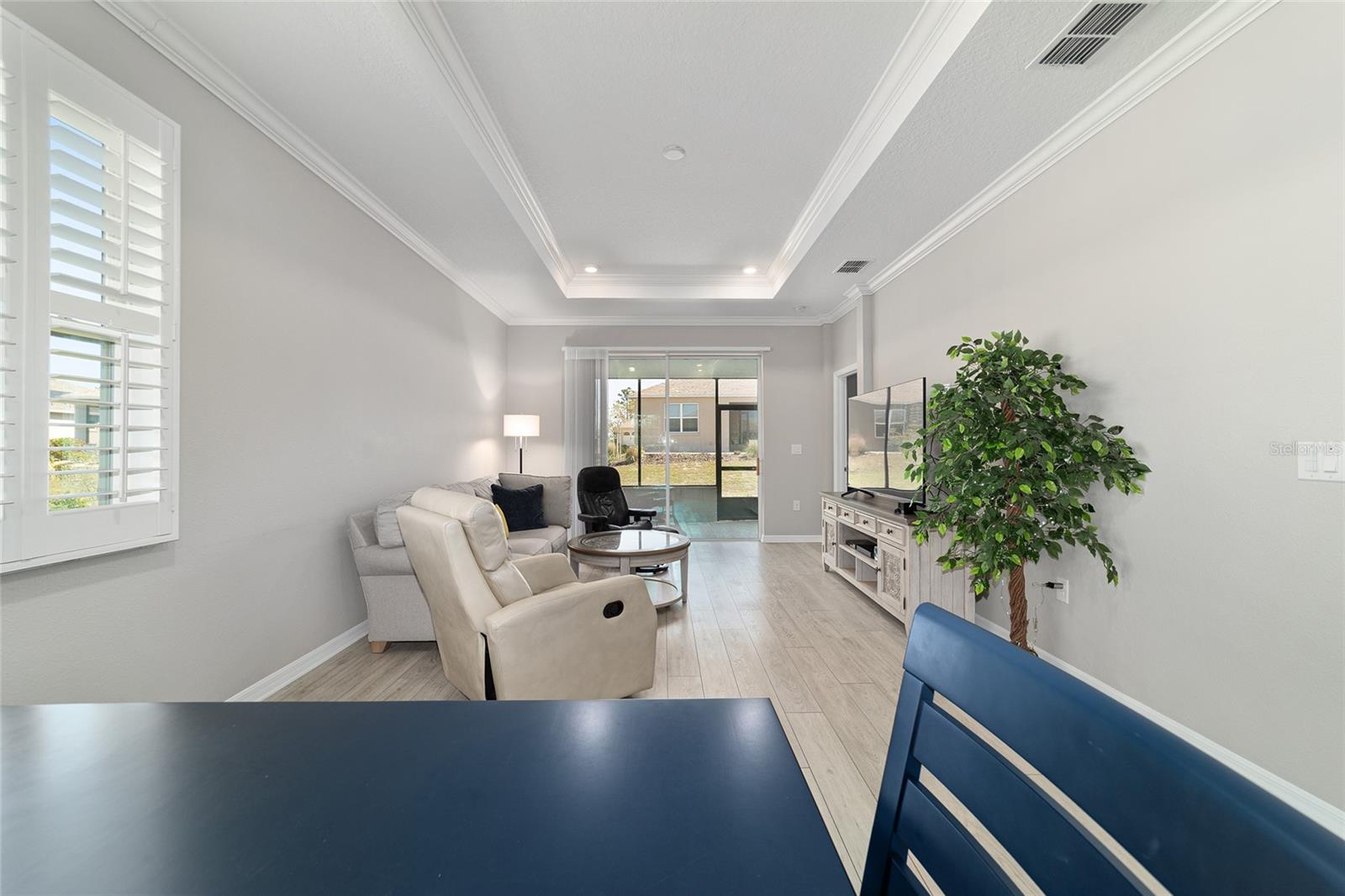 ON TOP OF THE WORLD - Residential