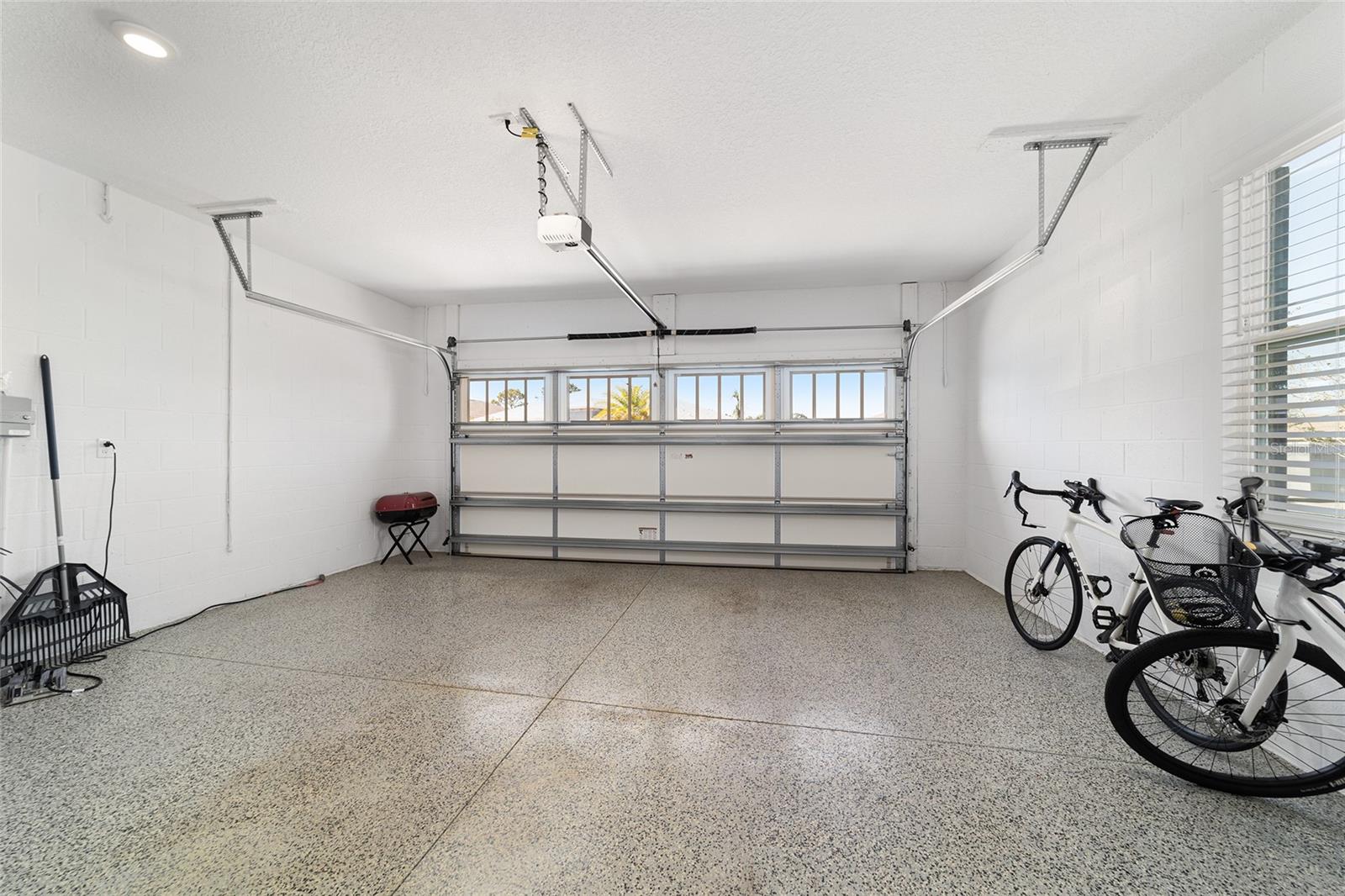 ON TOP OF THE WORLD - Residential