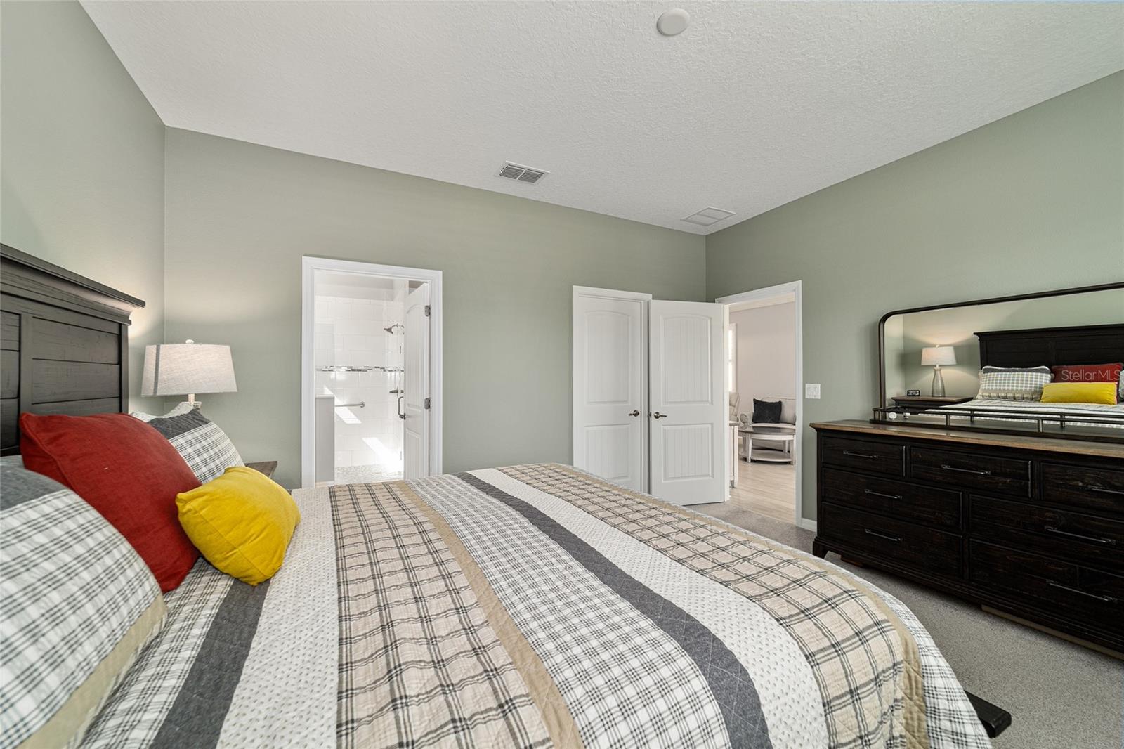 ON TOP OF THE WORLD - Residential