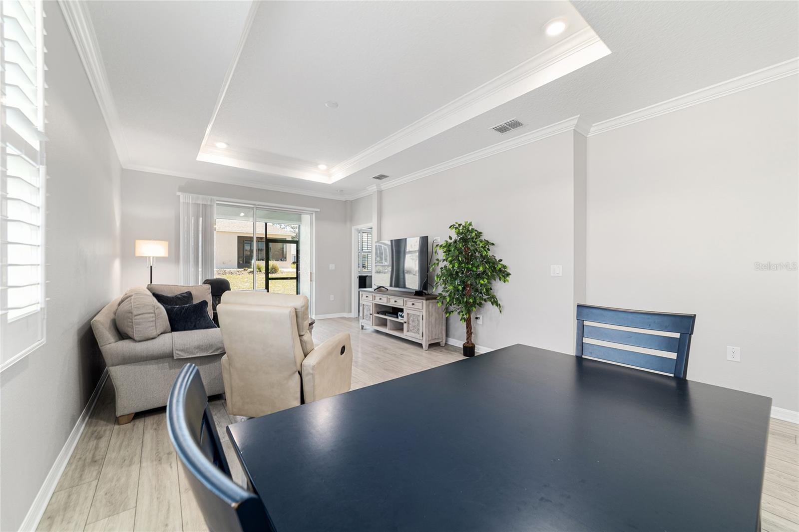 ON TOP OF THE WORLD - Residential