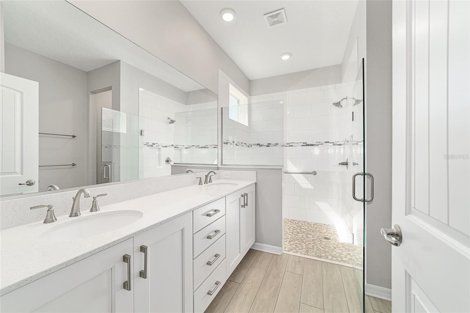 ON TOP OF THE WORLD - Residential