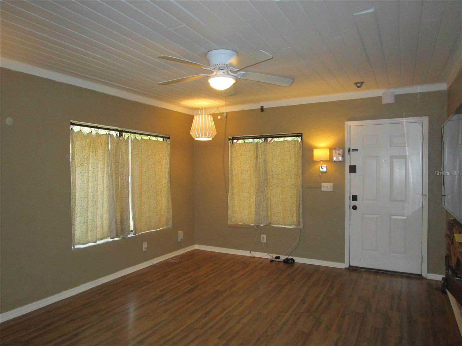 1315 E OSBORNE AVENUE