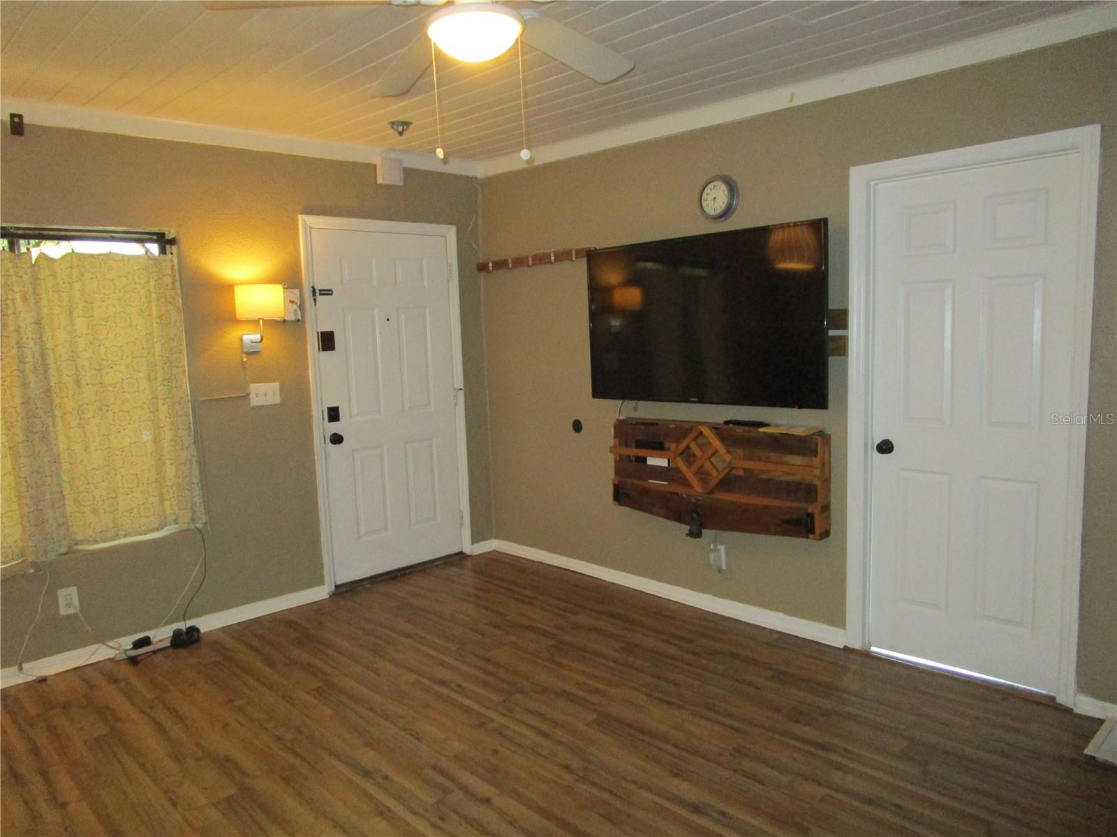 1315 E OSBORNE AVENUE