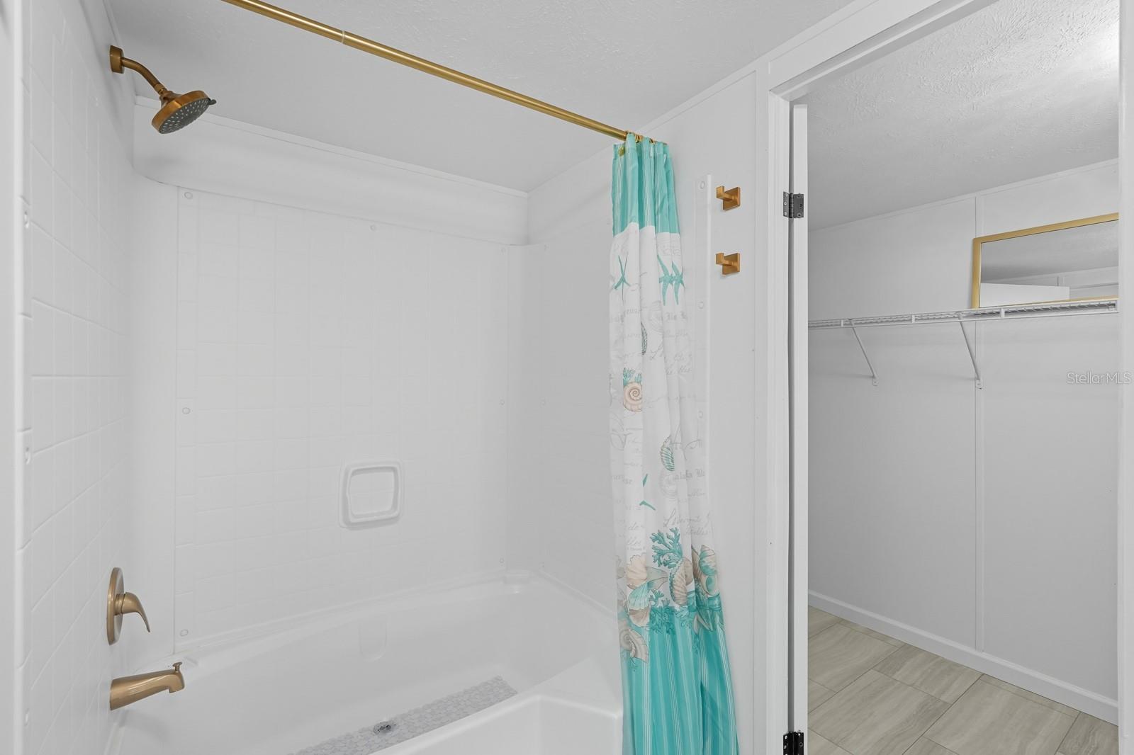 OAK BLUFF - Residential