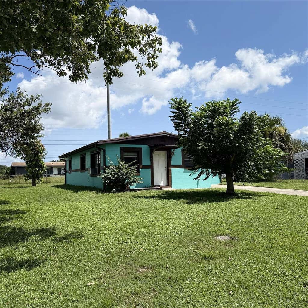 Photo of 2884 Tropic Rd, Melbourne, FL 32935 (MLS # O6434641)