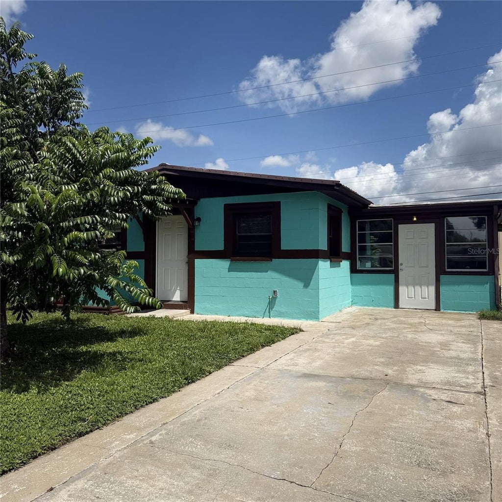 Photo of 2884 Tropic Rd, Melbourne, FL 32935 (MLS # O6434641)