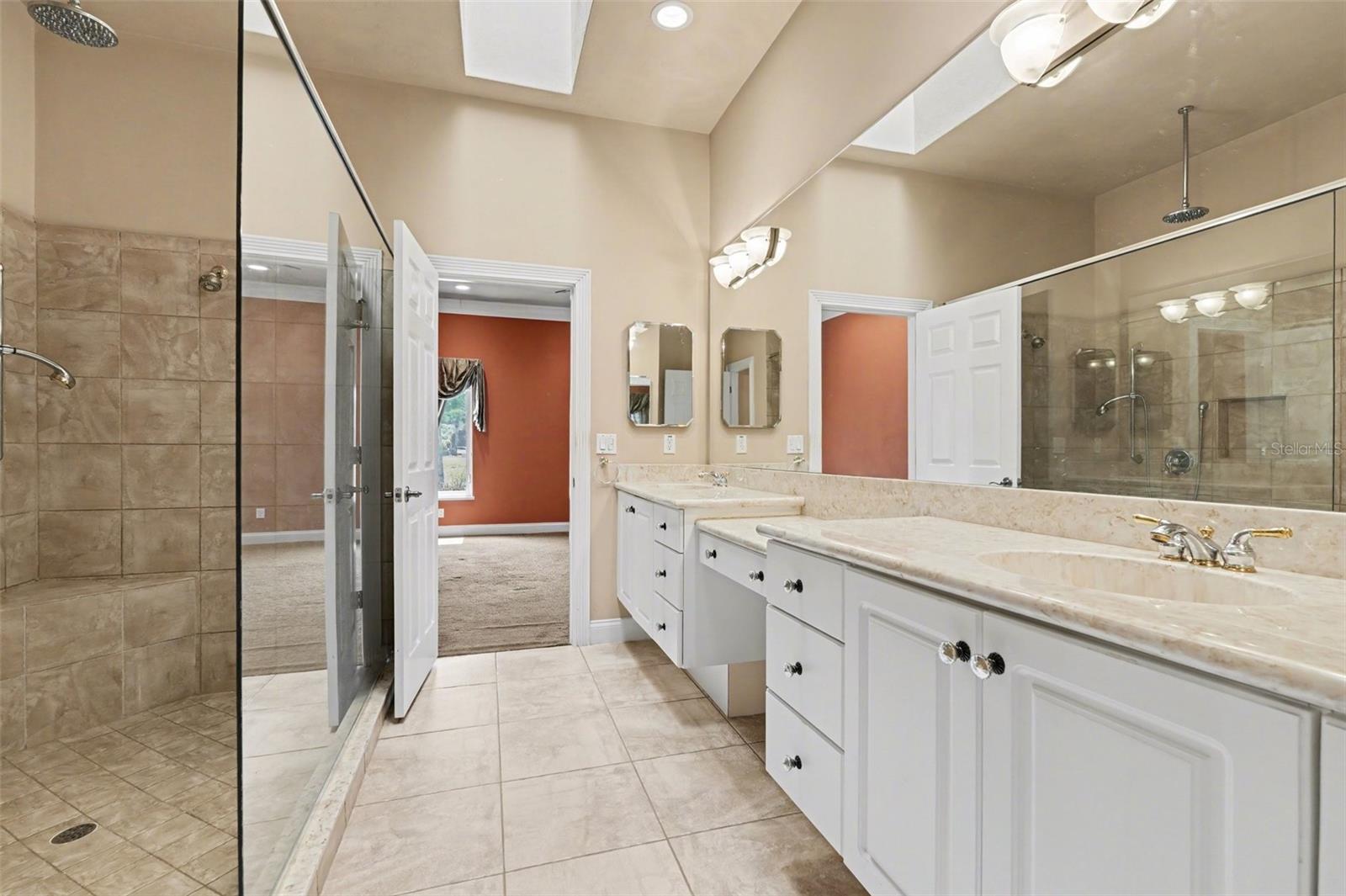 SPRUCE CREEK FLY IN - Residential