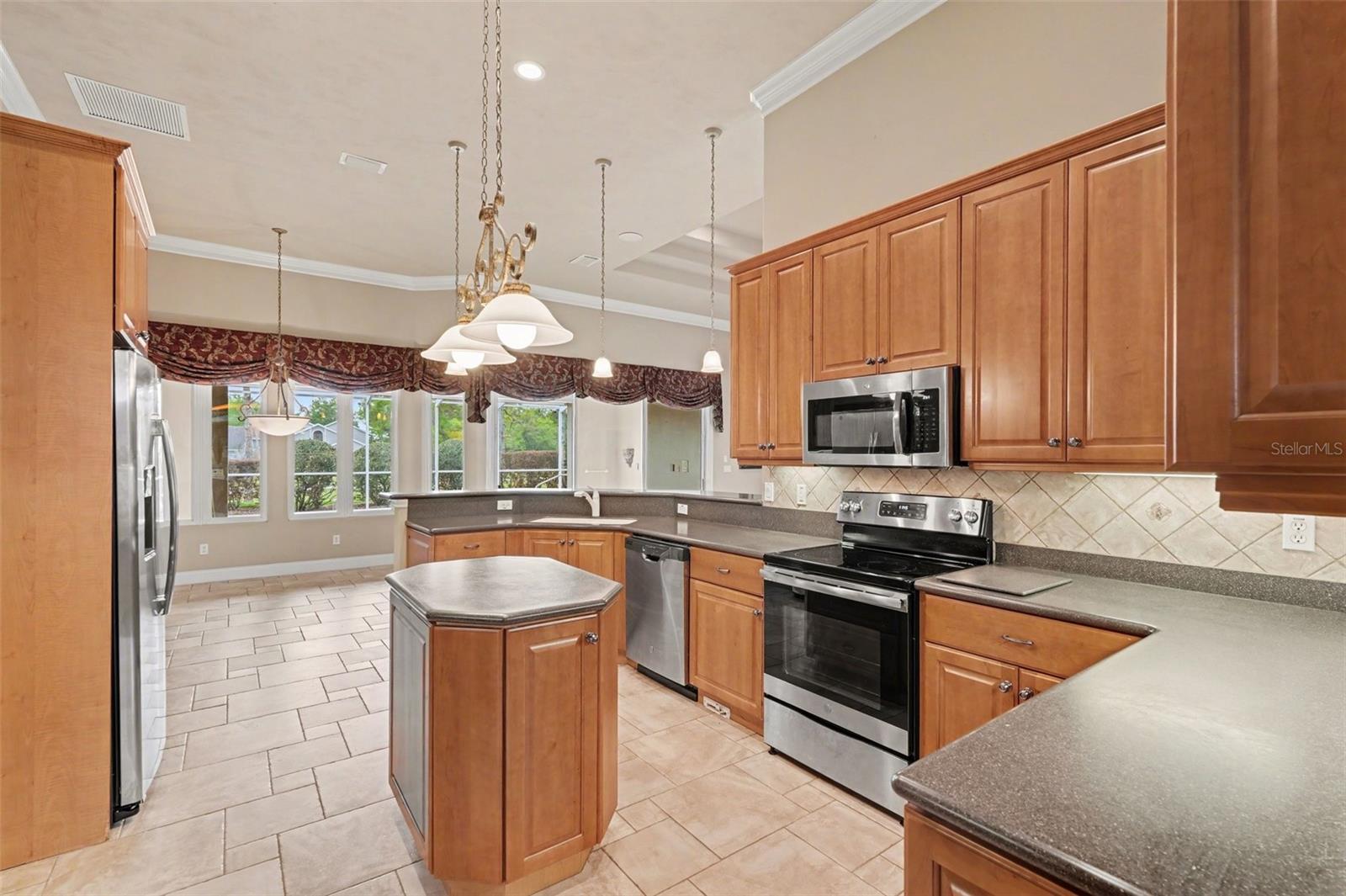 SPRUCE CREEK FLY IN - Residential