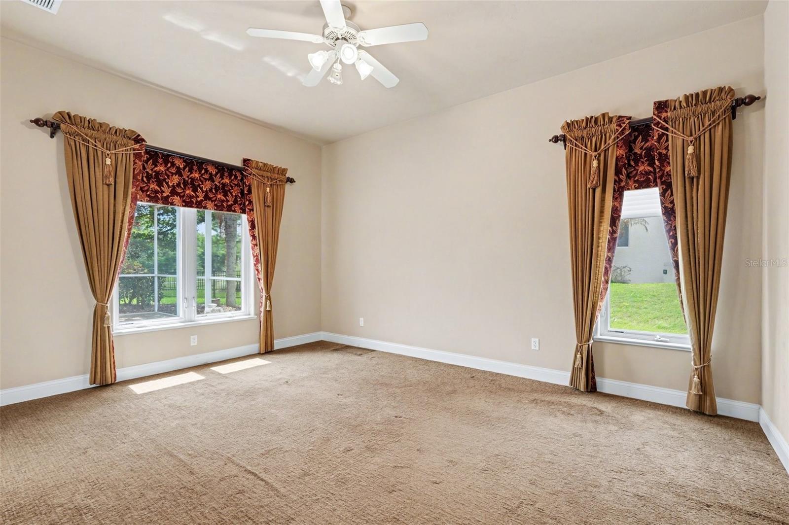 SPRUCE CREEK FLY IN - Residential