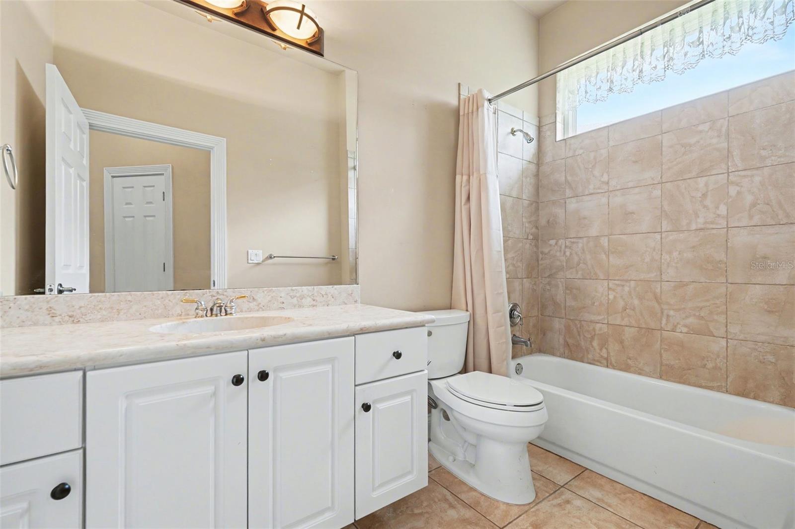 SPRUCE CREEK FLY IN - Residential