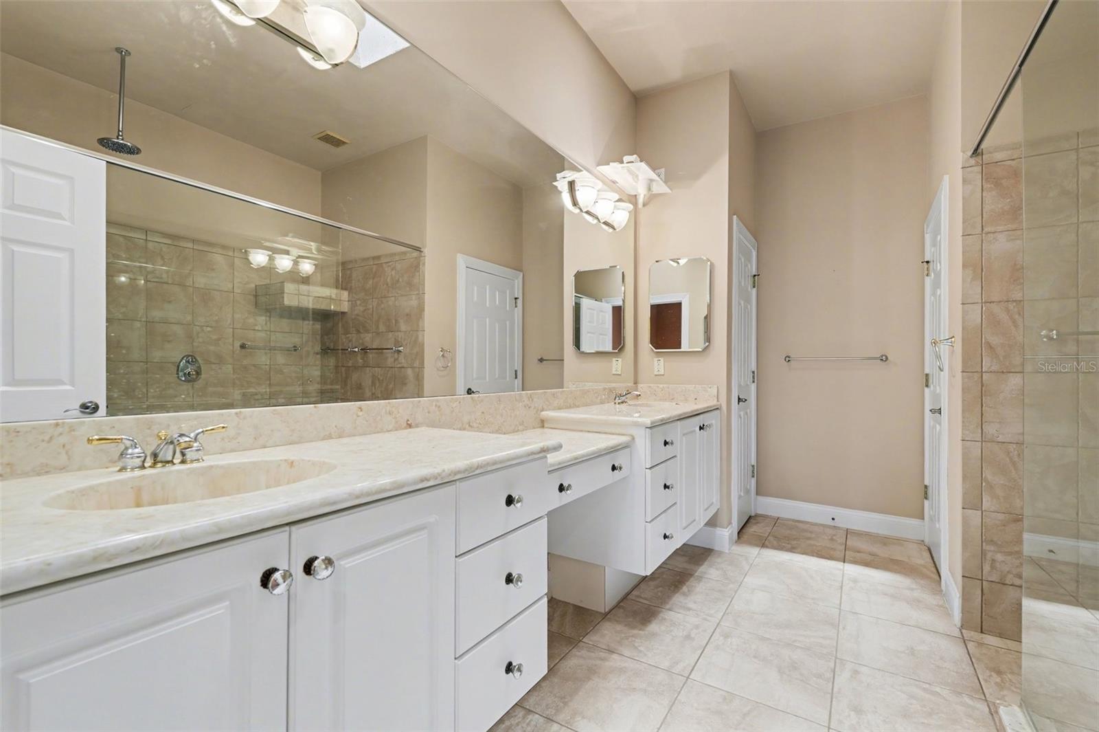 SPRUCE CREEK FLY IN - Residential