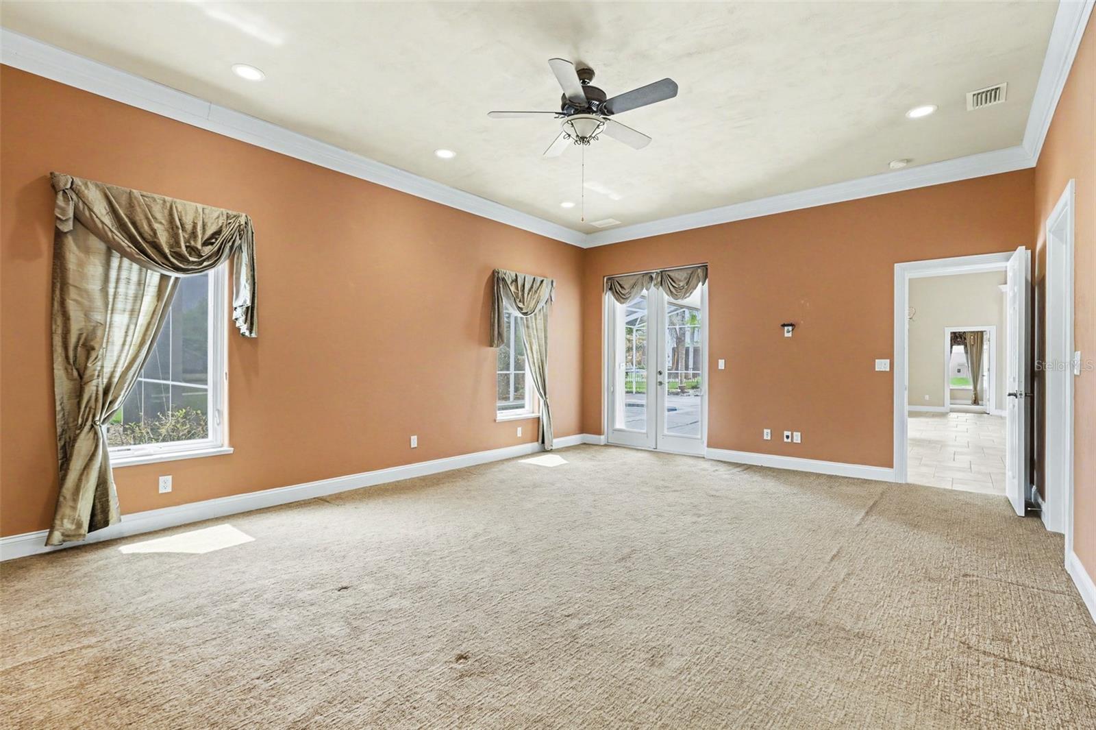 SPRUCE CREEK FLY IN - Residential