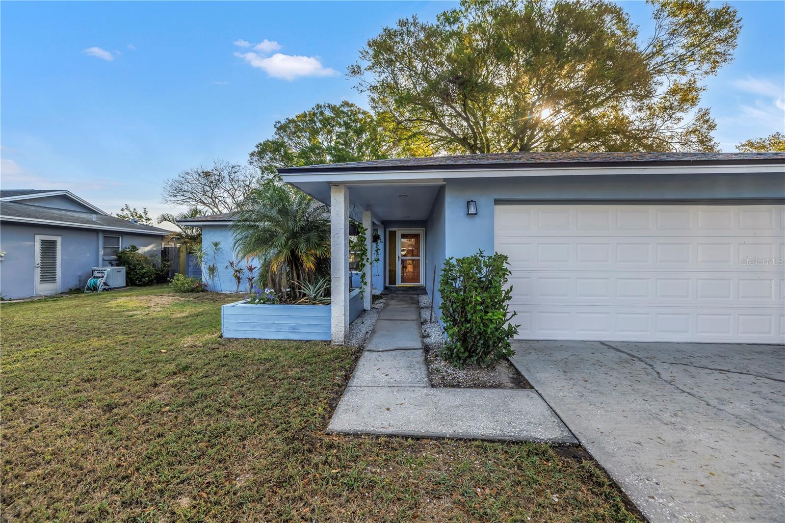 2552 BRAMBLEWOOD DRIVE W