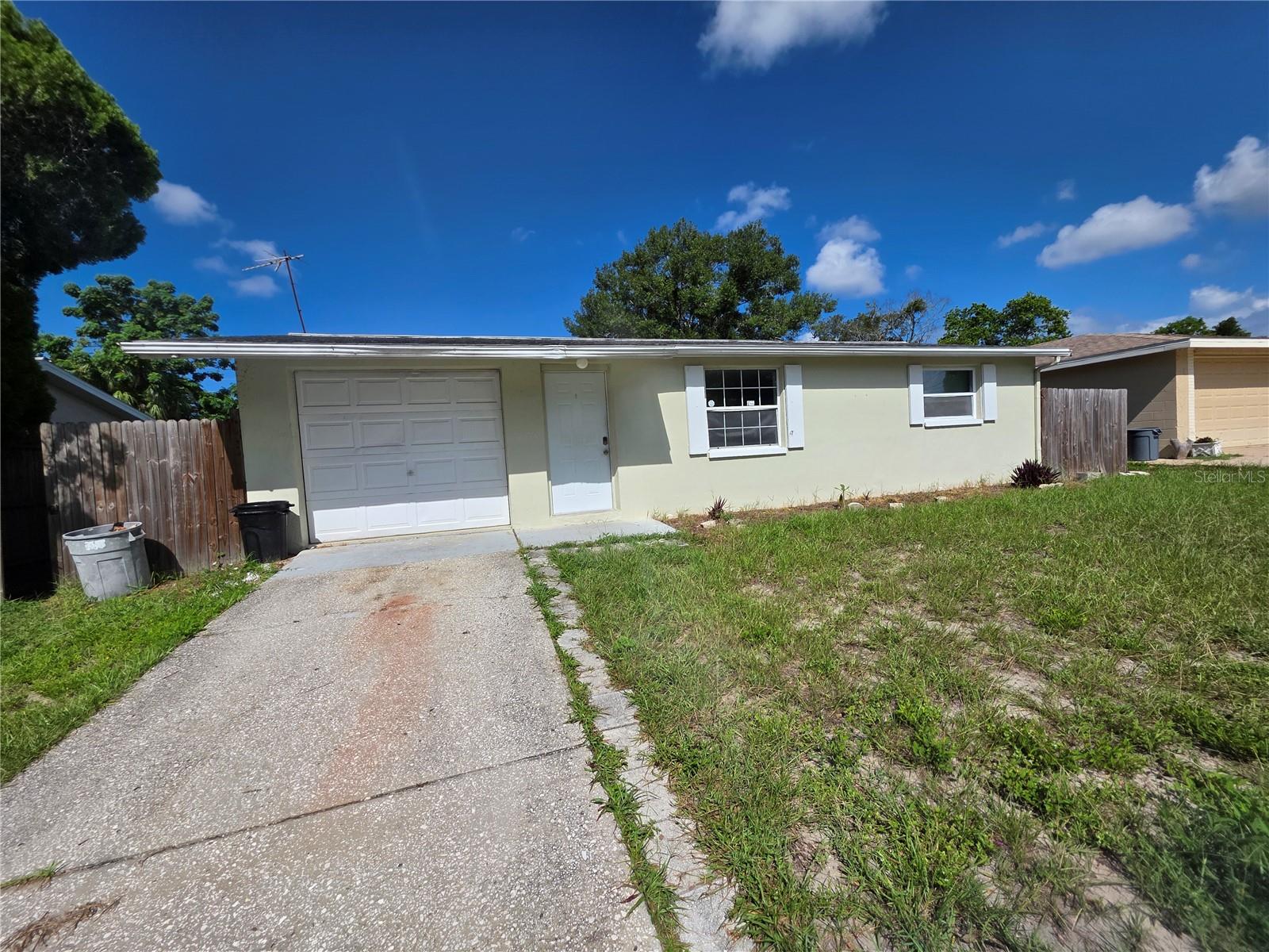 Charming 2 bedroom 2 bath in the heart of Port Richey. Spacious, bright and cozy!!