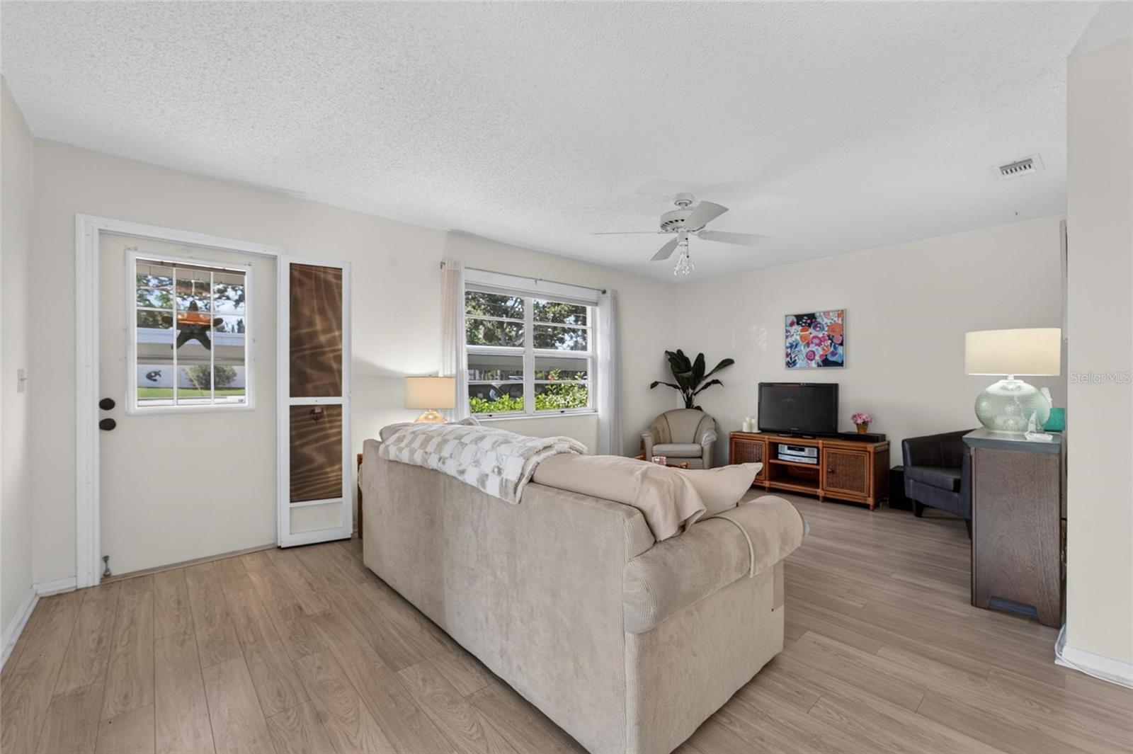 401 DE GRASSE PLACE 21