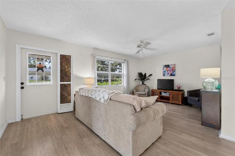 401 De Grasse Place 21, Sun City Center, FL 33573
