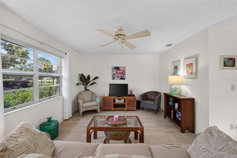401 De Grasse Place 21, Sun City Center, FL 33573