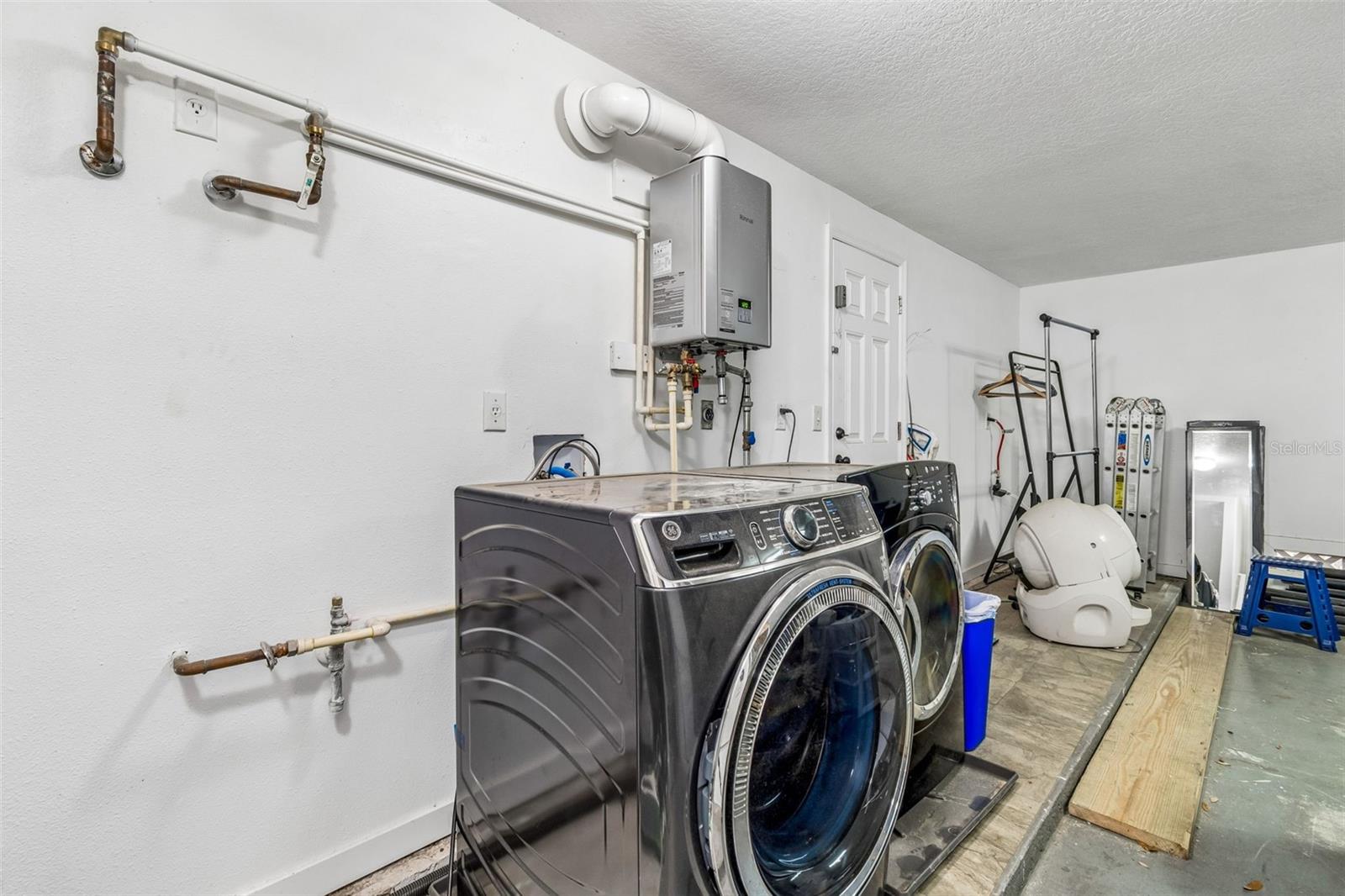 THE SOUTHPOINTE AT BAYSHORE - Residential