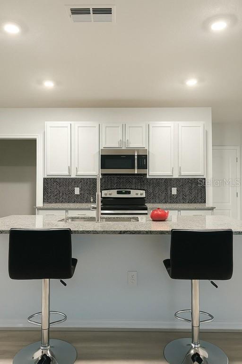 Photo of 160 Eagleview Loop, Davenport, FL 33837 (MLS # O6354960)