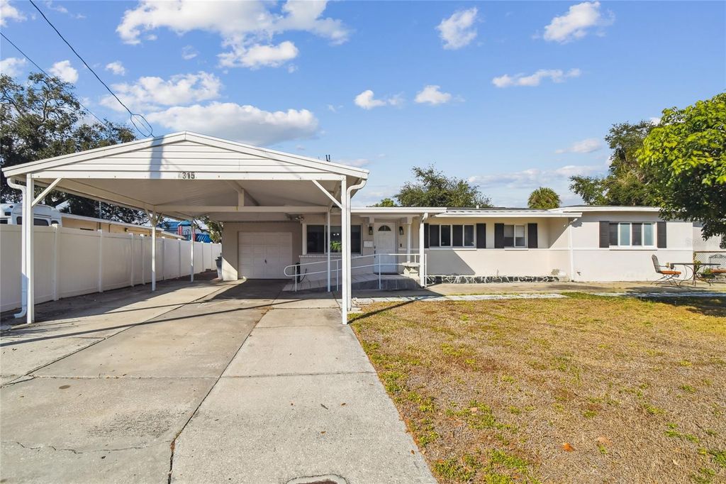 Photo of 4315 W Fair Oaks Avenue, Tampa, FL 33611 (MLS # TB8449282)