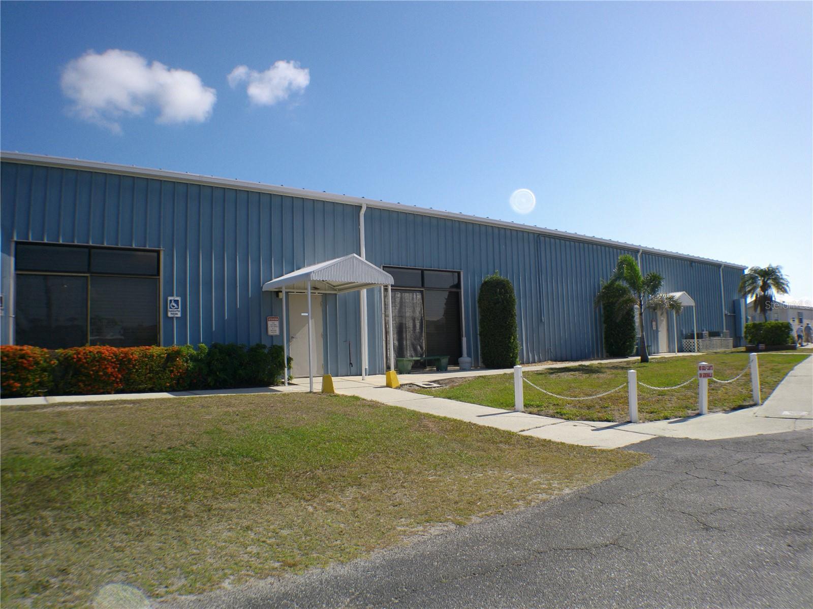 HOLIDAY TRAVEL PARK ENGLEWOOD - Residential