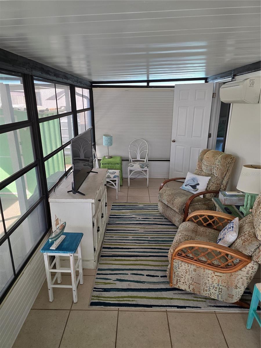 HOLIDAY TRAVEL PARK ENGLEWOOD - Residential