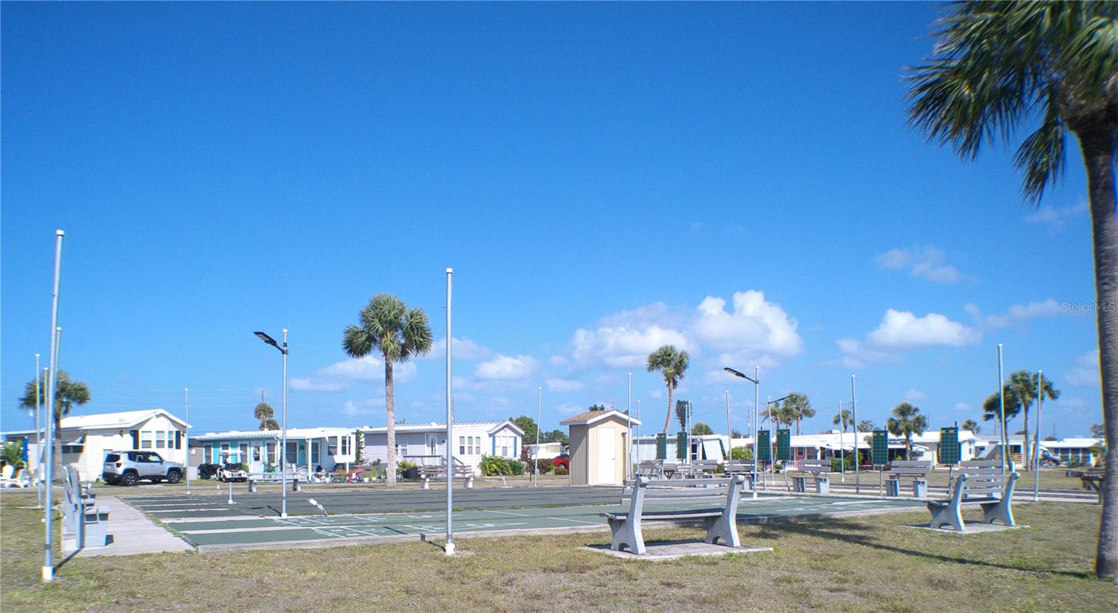 HOLIDAY TRAVEL PARK ENGLEWOOD - Residential