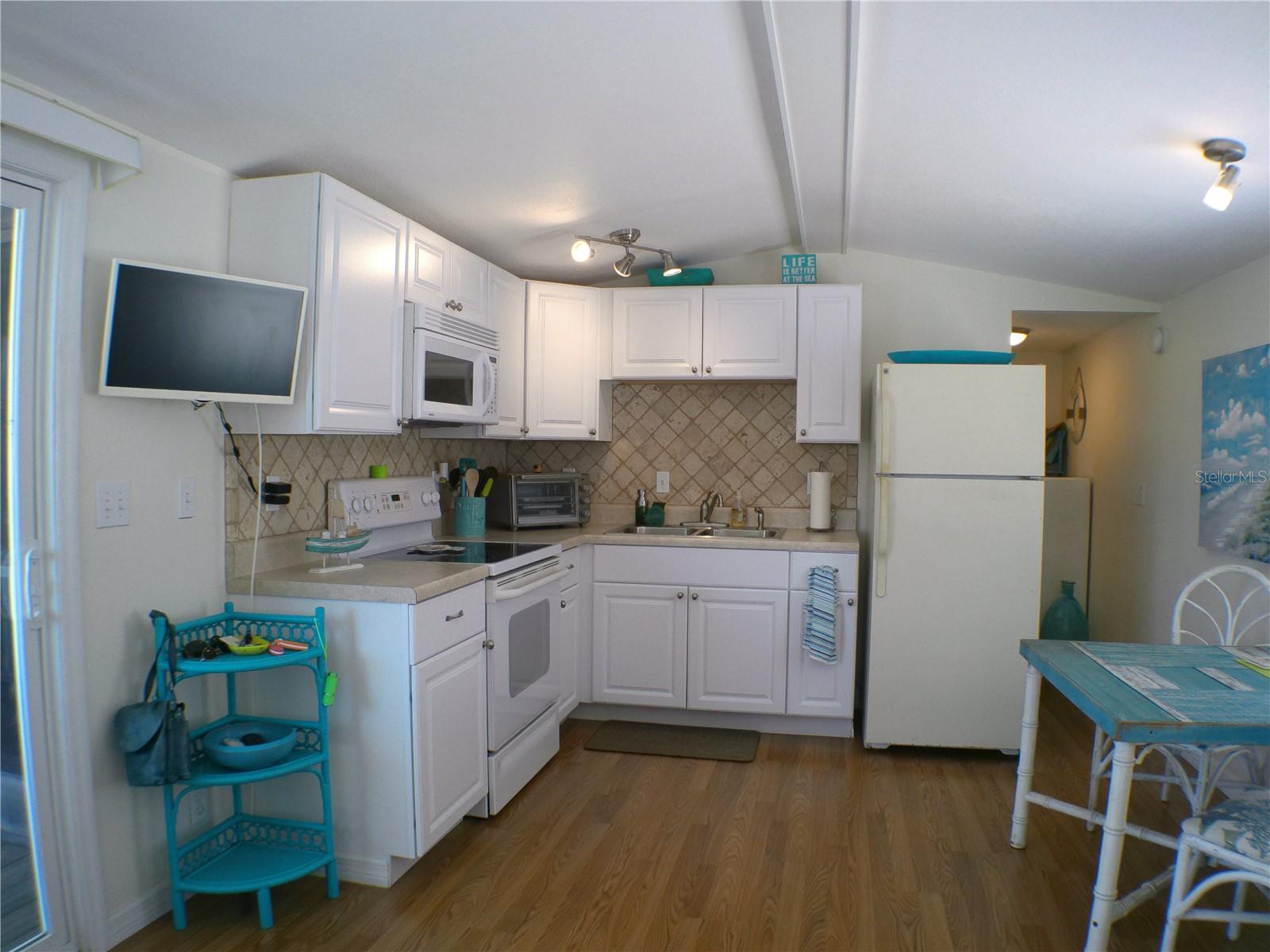 HOLIDAY TRAVEL PARK ENGLEWOOD - Residential