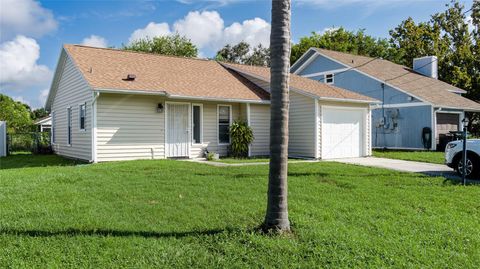 A home in PALMETTO