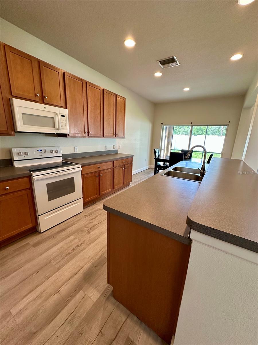 TRILLIUM VILLAGE B - Residential Lease