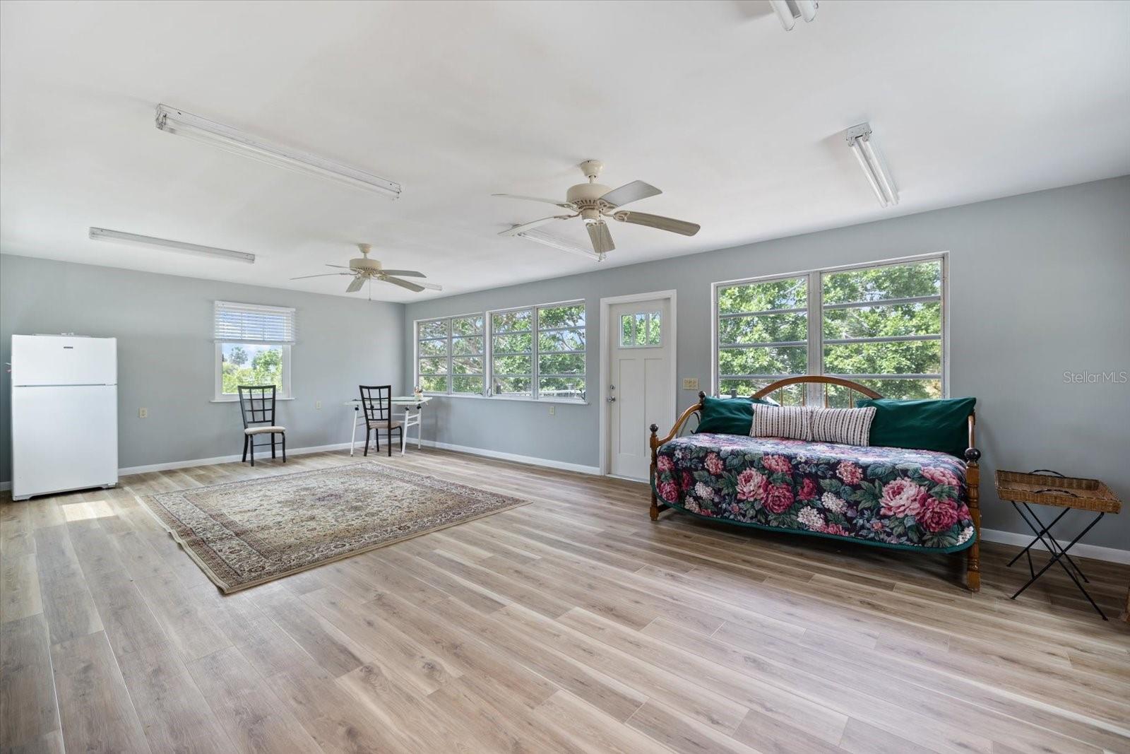 MOBILE CITY - Residential