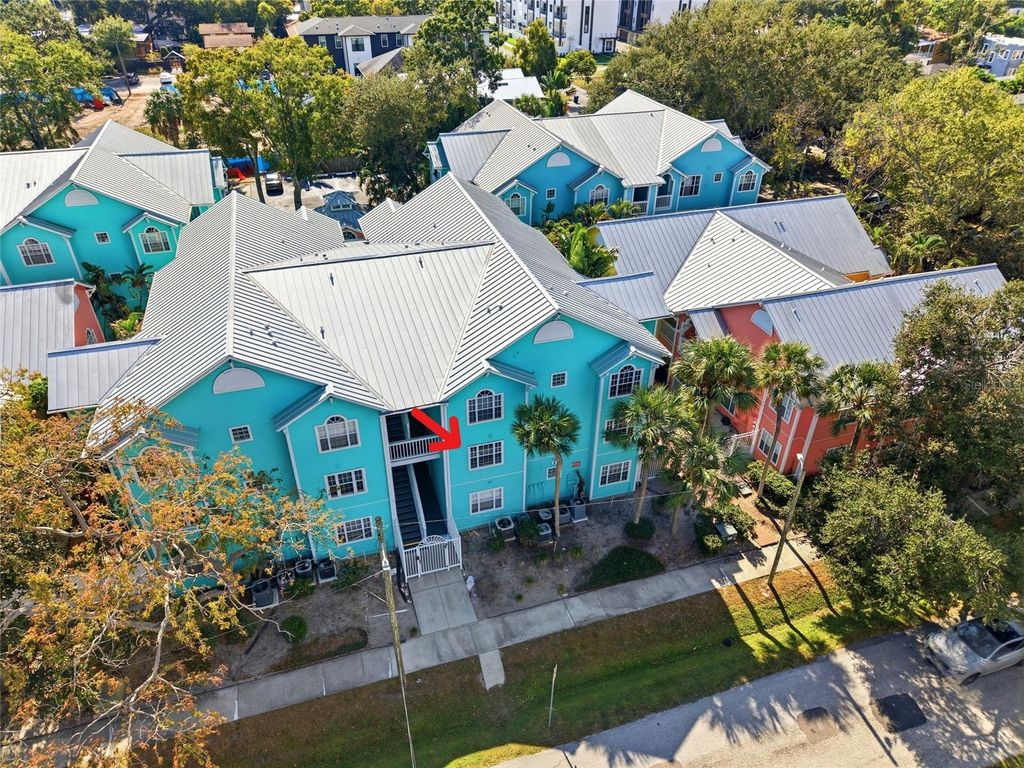 Photo of 3002 W Cleveland Street #B8, Tampa, FL 33609 (MLS # R4911309)
