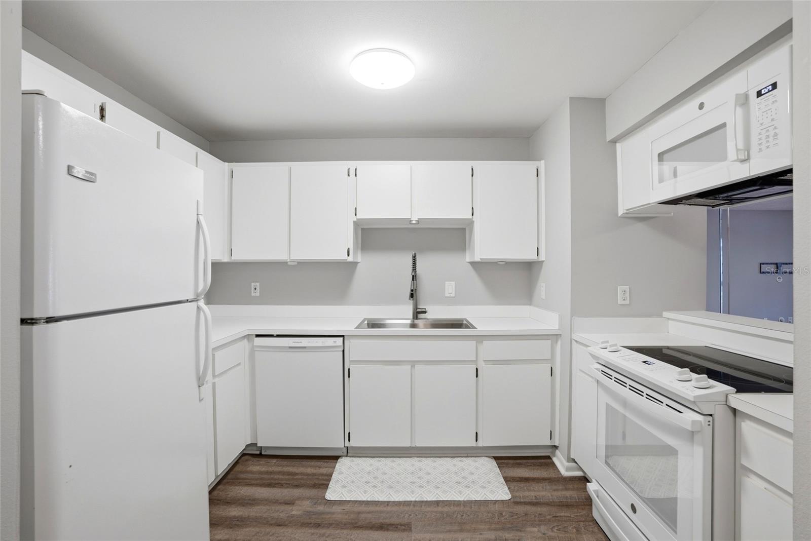 MALLORY SQUARE A CONDO - Residential