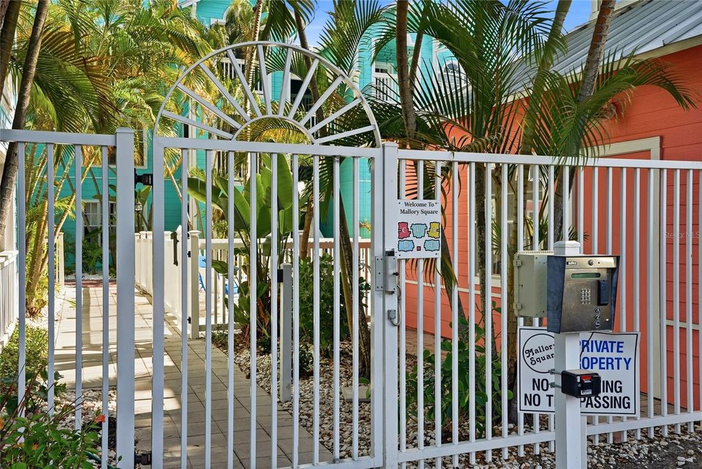 Photo of 3002 W Cleveland Street #B8, Tampa, FL 33609 (MLS # R4911309)