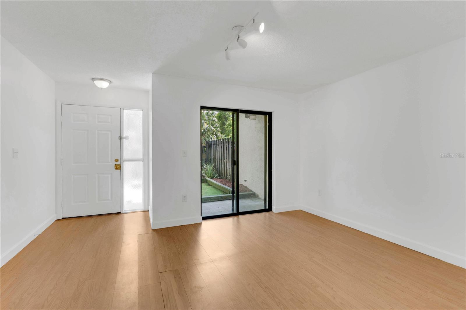 WINDSOR PINES 1 CONDO - Residential
