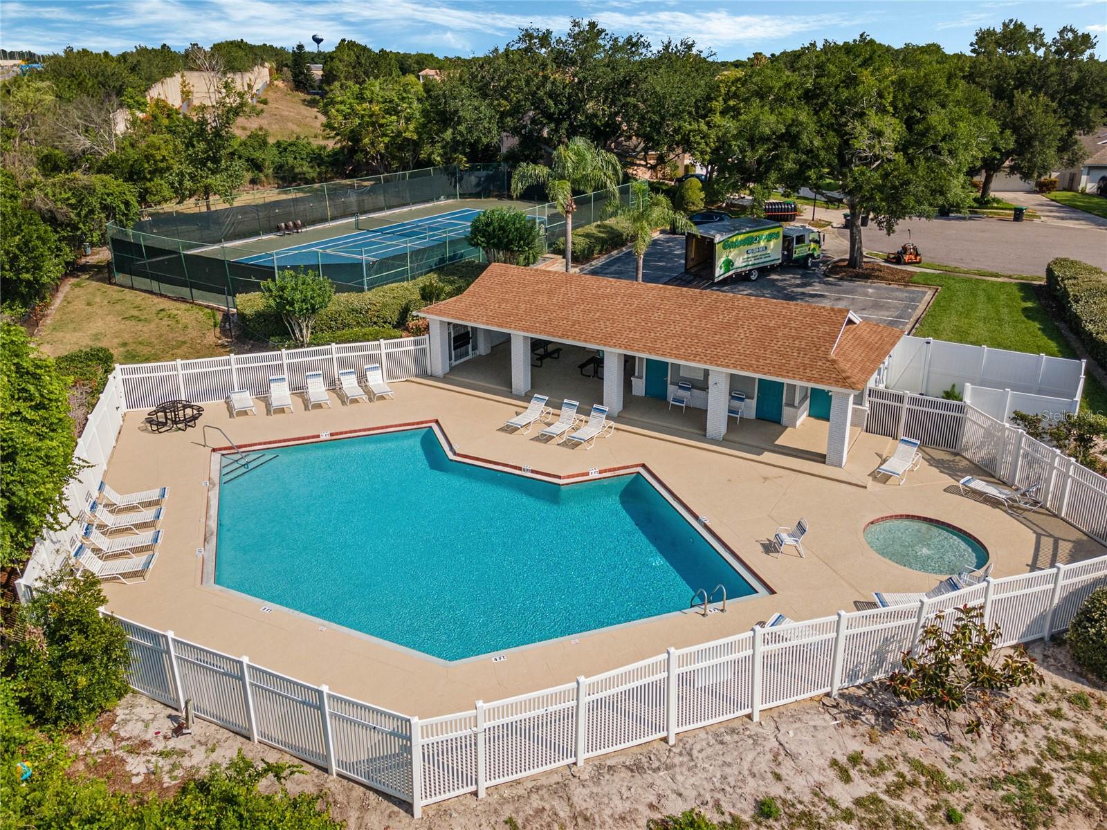 PEMBROOKE - Residential