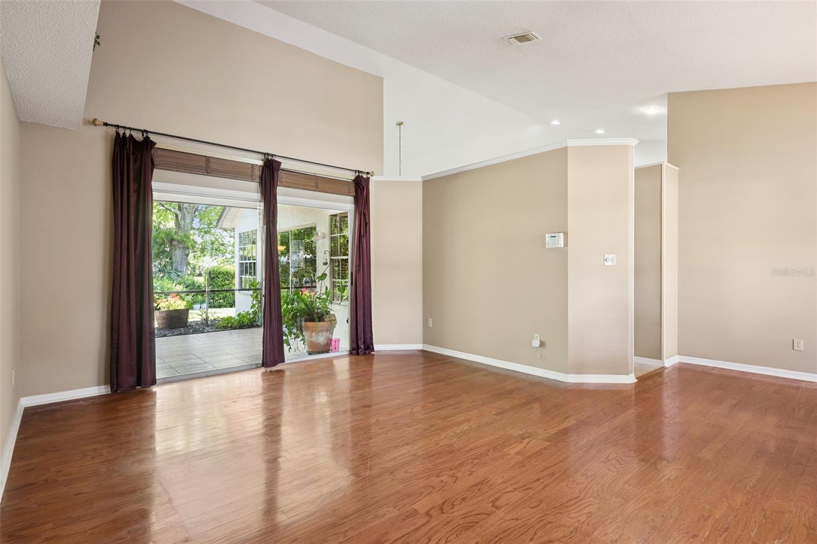 PEMBROOKE - Residential