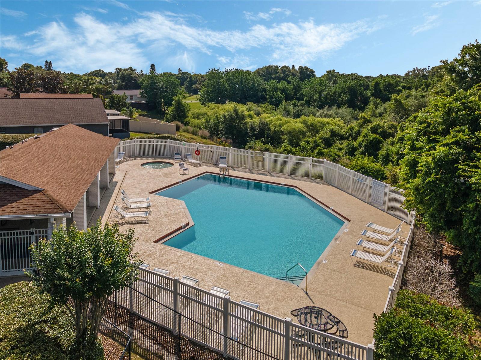 PEMBROOKE - Residential