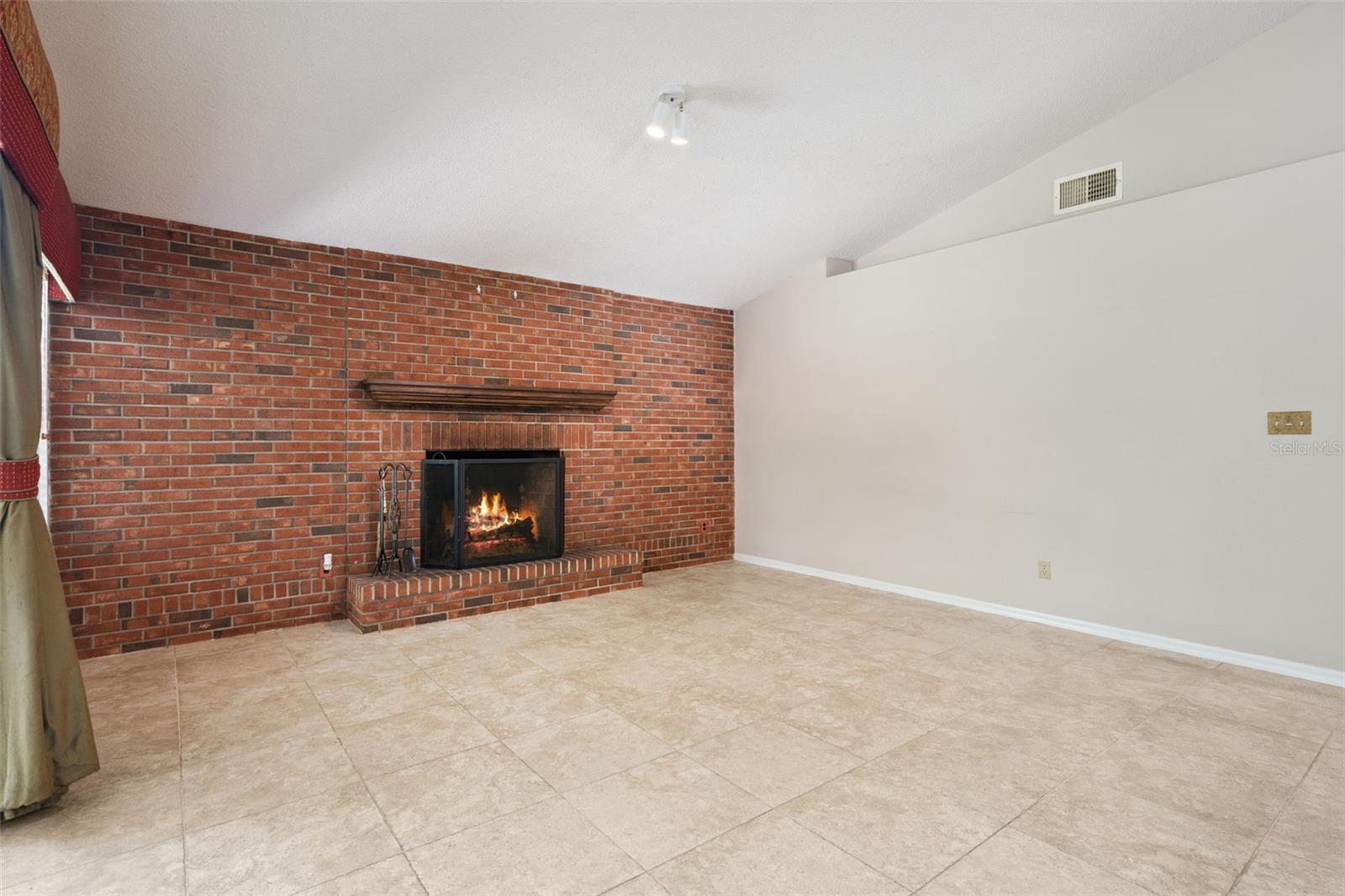 PEMBROOKE - Residential