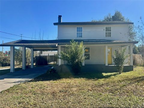 Photo of 2703 S Shine Avenue, Orlando, FL 32806 (MLS # O6373505)