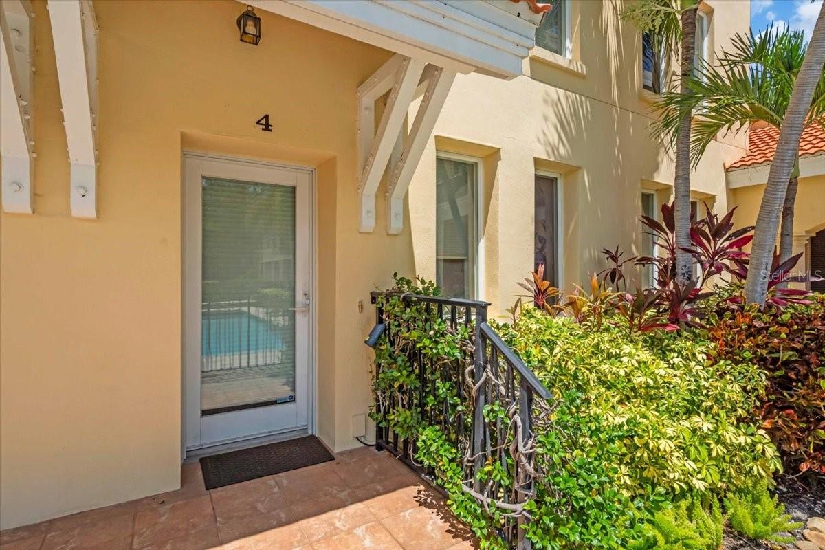 1685 LAUREL STREET 4
