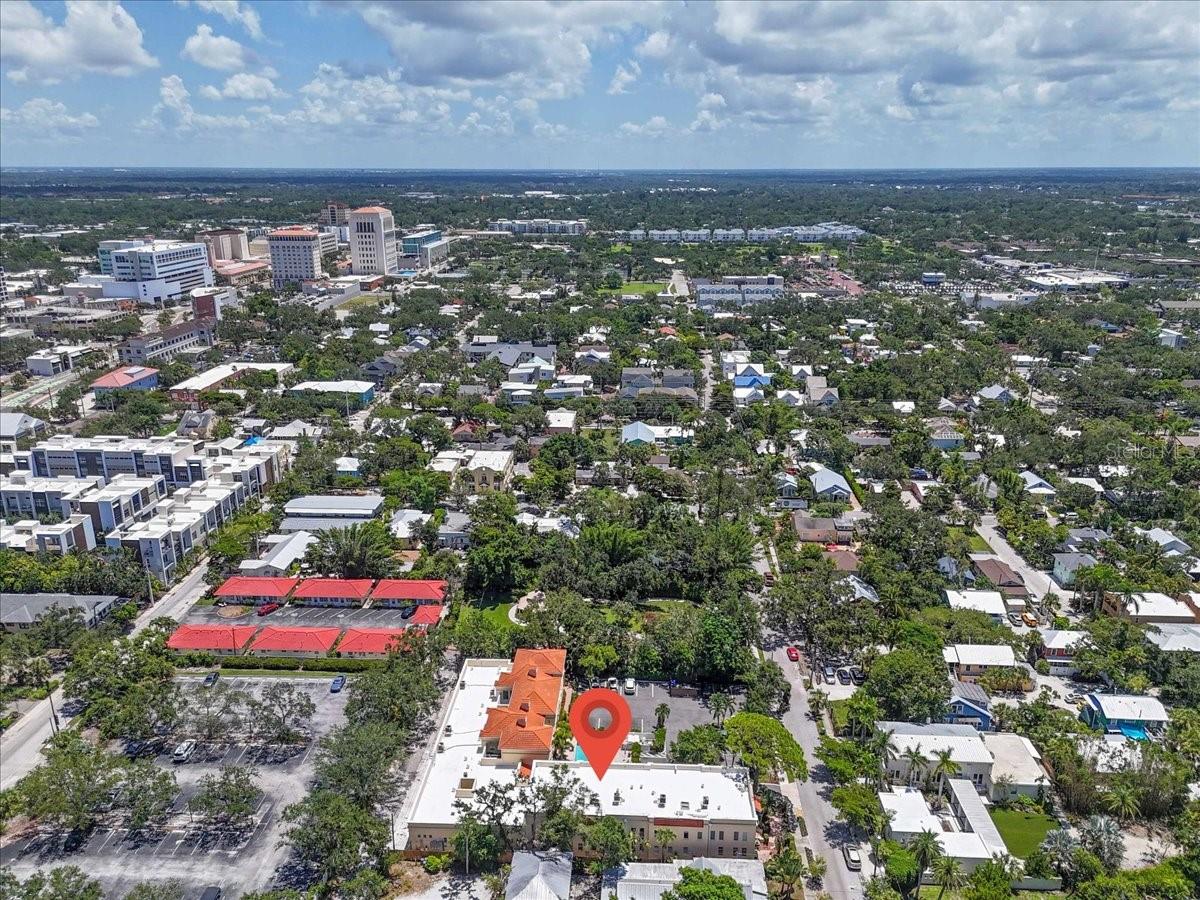 THE VILLAS ON LAUREL - Residential