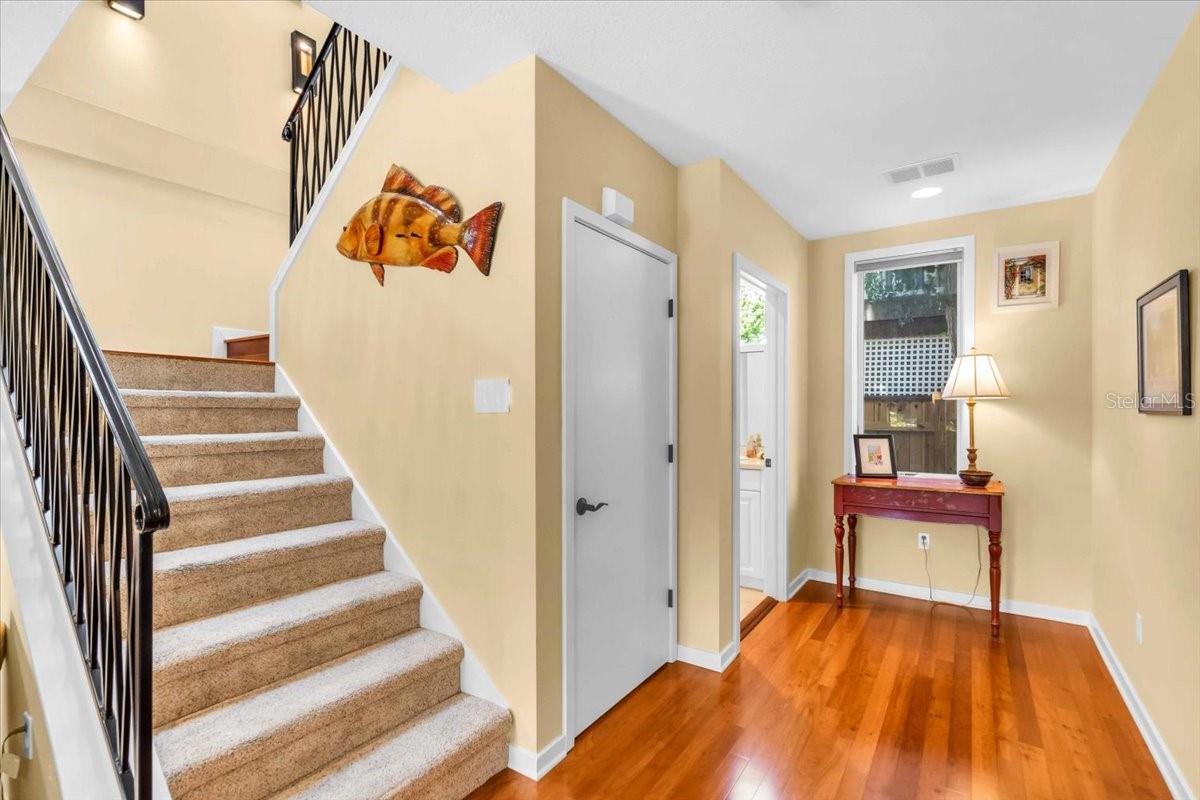 THE VILLAS ON LAUREL - Residential