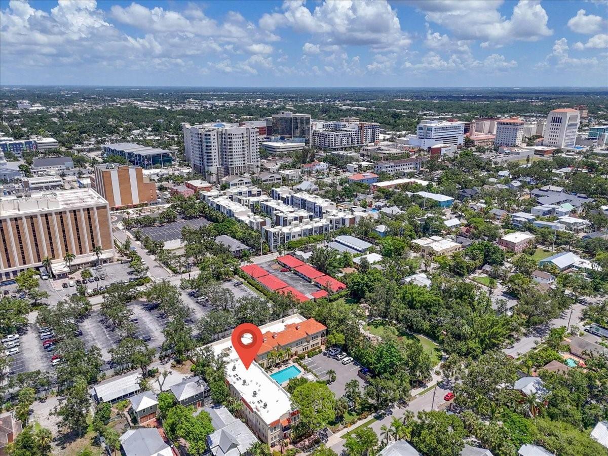 THE VILLAS ON LAUREL - Residential