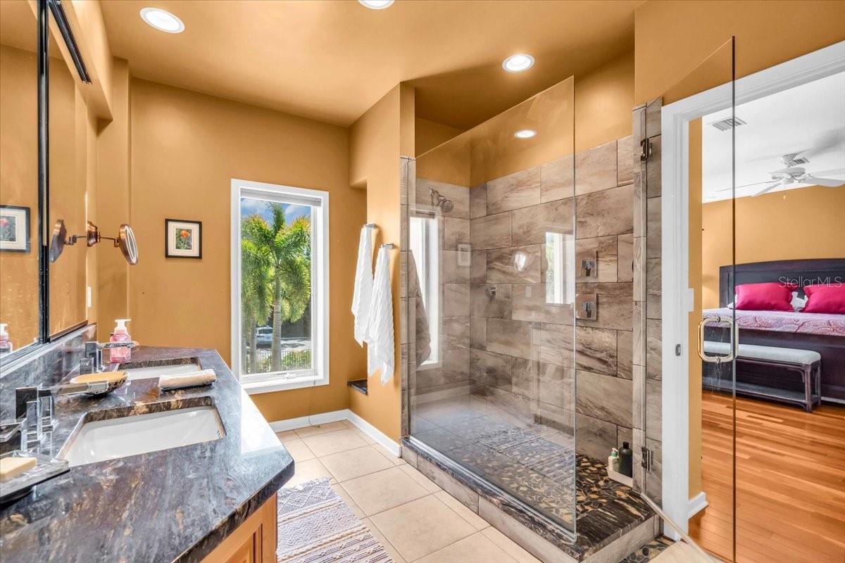 THE VILLAS ON LAUREL - Residential