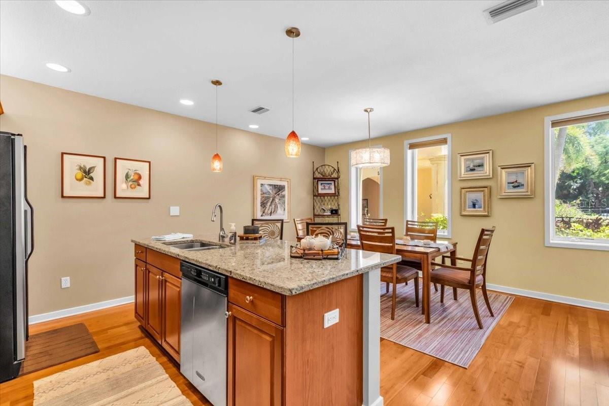 THE VILLAS ON LAUREL - Residential